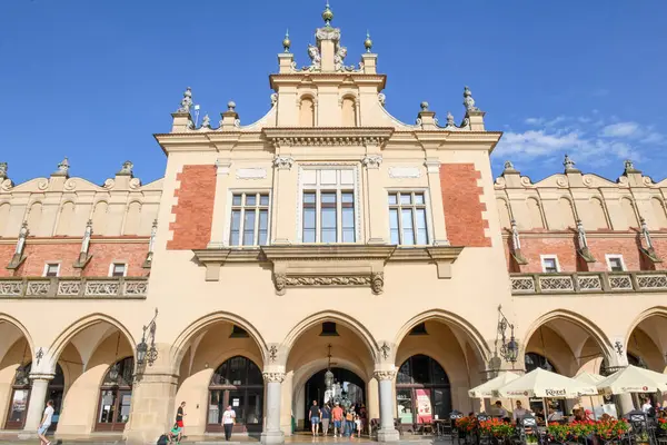 Cracow, Polonya - 7 Haziran 2025: Polonya 'daki Krakov' un ana meydanına bakın