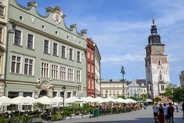 Cracow, Polonya - 7 Haziran 2025: Polonya 'daki Krakov' un ana meydanına bakın