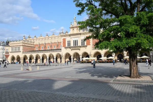 Cracow, Polonya - 7 Haziran 2025: Polonya 'daki Krakov' un ana meydanına bakın