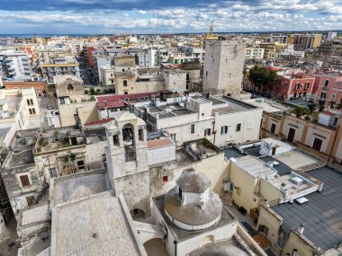 Bisceglie, İtalya - 18 Nisan 2025: Biscelie 'deki Svevo Angioino kalesi