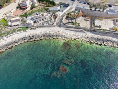 Bisceglie, İtalya - 18 Nisan 2025: İtalya 'da Biscelie' de insansız hava aracı görüşü