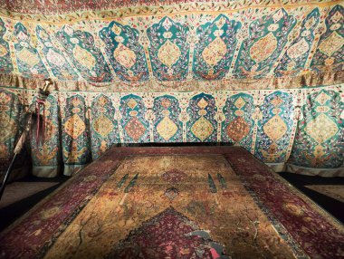 Cracow, Polonya - 6 Haziran 2025: Wawel kraliyet kalesinin iç kısımları Polonya Krakow 'da