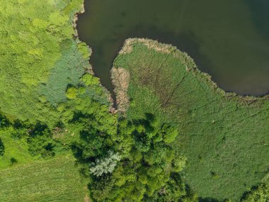 İtalya 'daki Ganna Gölü' nün insansız hava aracı görüntüsü