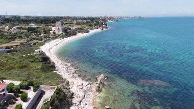İtalya 'da Bisceglie ve Trani arasında Apulia sahillerinde insansız hava aracı görüntüsü