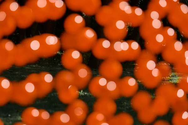 Wazig Onscherpe Oranje Ballen Opgehangen Aan Draad Outdoor Kunst Object — Stockfoto