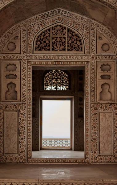 stock image Decorated walls of Agra red fort in India, beautiful architecture elements of ancient indian building, red fort in Agra built of red sandstone and white marble, Lal Qila historical building