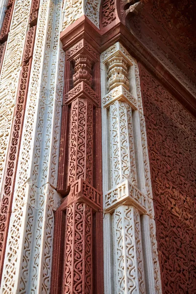 Стены Декоративные Узоры Комплекса Кутб Южно Дели Индия Закрыть Древние — стоковое фото
