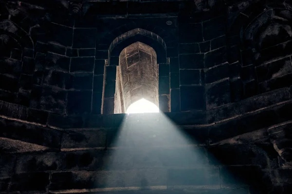 stock image Beam of light from window of ancient indian tomb Bada Gumbad in New Delhi, India, beautiful white ray of light in old tomb interior, mystical and mysterious atmosphere of ancient monument in India