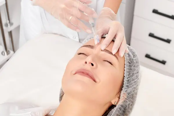 Cosmetologo Iniezione Ringiovanimento Pelle Faccia Donna Procedura Cosmetica Rivitalizzazione Invecchiamento — Foto Stock