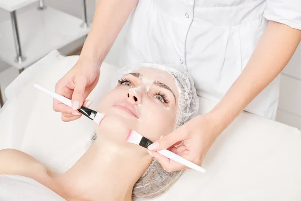 Cosmetologist Rubbing Cream Brushes Woman Face Skin Rejuvenation Moisturizing Skincare — Stock Photo, Image