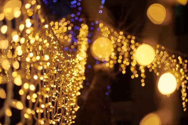 Gelbe Lichter Bokeh Von Weihnachtsgirlanden Verschwommener Festlicher Hintergrund Abstrakte Außenbeleuchtung — Stockfoto