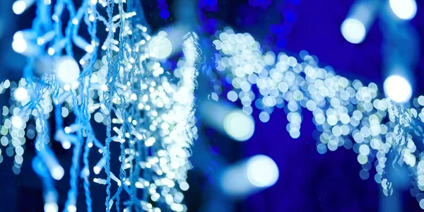 Blå Ljus Bokeh Från Jul Semester Girlanger Suddig Festlig Bakgrund — Stockfoto