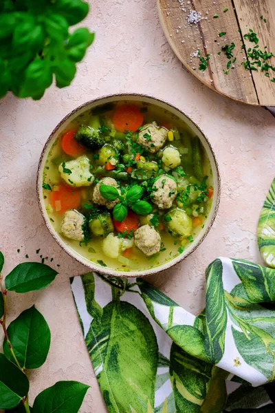 Meetball Verduras Soup Style Enfoque Hugge Selective —  Fotos de Stock
