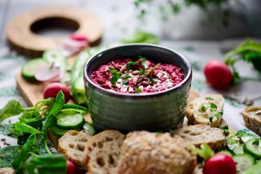 Taze sebzeli pancar sosu. Üst görünüm.. seçici odaklanma