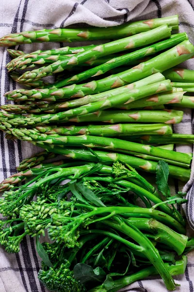 Fresh Asparagus Brocoli Steam Top Veiw Style Rustic Selective Focus — Stock Photo, Image