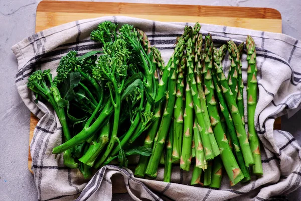Fresh Asparagus Brocoli Steam Top Veiw Style Rustic Selective Focus — Stock Photo, Image