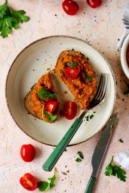 Ev yapımı kabak havyarı ve ekmek. Üst görünüm.. seçici odaklanma