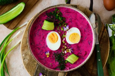 Litvanya 'nın soğuk borsch' u, geleneksel soğuk çorba.