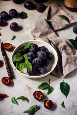 Erikli sonbahar natürmortu. stil rustik . seçici odaklama.  