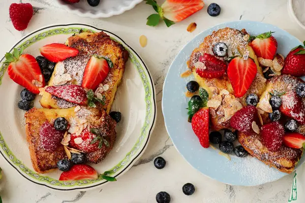 Taze yaz bereli yumurtalı ekmek. En iyi et. Seçici odak noktası.