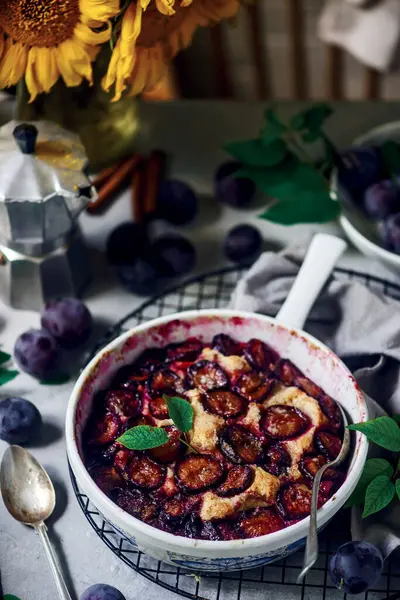 Karamelli erikli turta. seçici odak