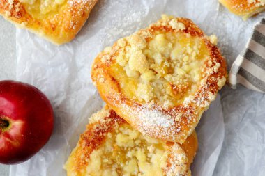 Polish sweet yeast Butter buns with apples and crumbs streusel sprinkled with powdered sugar .style hugge .top veiw.selective focus clipart