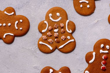GINGERBREAD ve Noel kırsal arka planı. Top veiw. Tarz kırsalında. seçici odak