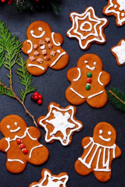 GINGERBREAD ve Noel kırsal arka planı. Top veiw. Tarz kırsalında. seçici odak