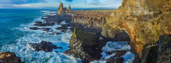 Rocas Basálticas Lndrangar Faro Malarrif Islandia — Foto de Stock