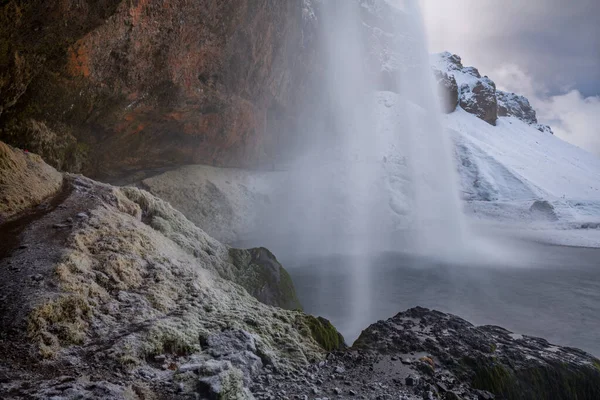 Vista Seljalandsfoss Dentro Cachoeira Belo Dia Inverno Islândia — Fotografia de Stock
