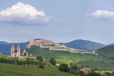 Spisska Kapitula ve Spis kalesi gün batımında, Slovakya