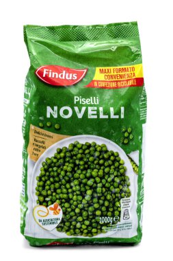 Findus Piselli Novelli, bir paket donmuş bezelye, beyaz arka planda izole edilmiş ürün.