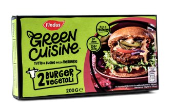 Findus Green Cuisine, donmuş sebze burger paketi, beyaz arka planda izole edilmiş ürün.