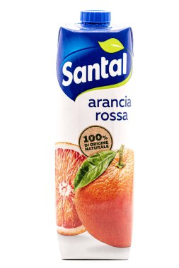 Parmalat Santal kırmızı portakal suyu, beyaz arka planda paketle