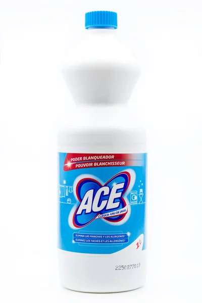 ACE klasik çamaşır suyu, beyaz arka planda ürün