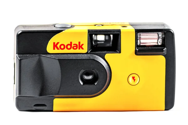 Kodak klasik kompakt film kamerası beyaz arkaplanda izole edildi