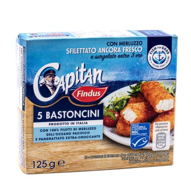 Yüzbaşı Findus Bastoncini Merluzzo, 5 paket donmuş morina balığı, beyaz arka planda izole edilmiş ürün.