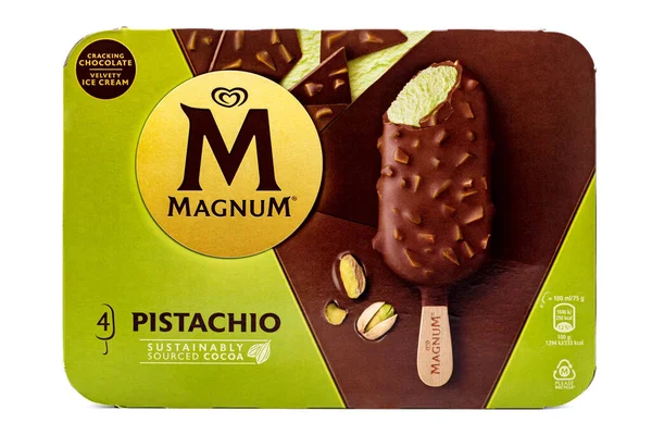 Algida Magnum Pistachio, 4 paket dondurma, beyaz arka planda izole edilmiş İtalyan ürünü.