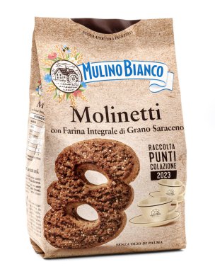Barilla Mulino Bianco Molinetti, bir paket karabuğday bisküvisi, beyaz arka planda izole edilmiş İtalyan ürünü.