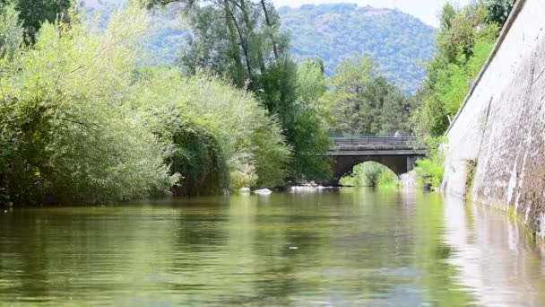 Krajina Řeky Melfa Atině Mostem Pozadí Zářijovém Dni Údolí Comino — Stock video