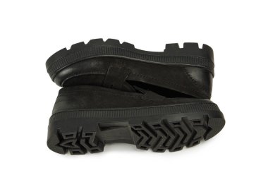 Siyah ayakkabılar beyaz arkaplanda izole edilmiş