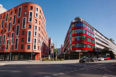 Modern ofis mimarisi. Caddenin fotoğrafı.