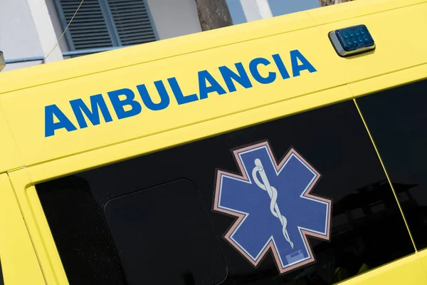Algeciras España Agosto 2022 Vista Ángulo Cerca Ambulancia Española Amarilla —  Fotos de Stock