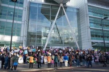 London, UK. 18th January 2023. Striking nurses with placards and banners, demonstrating outside the main entrance of University College Hospital, London, in protest to government cuts and unfair pay.