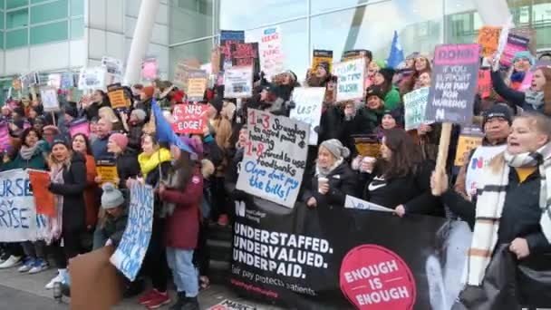 London 18Th January 2023 Striking Nurses Placards Banners Demonstrating Main — Stockvideo
