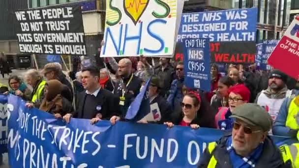 Londres Reino Unido Marzo 2023 Trabajadores Salud Con Pancartas Manifestación — Vídeos de Stock