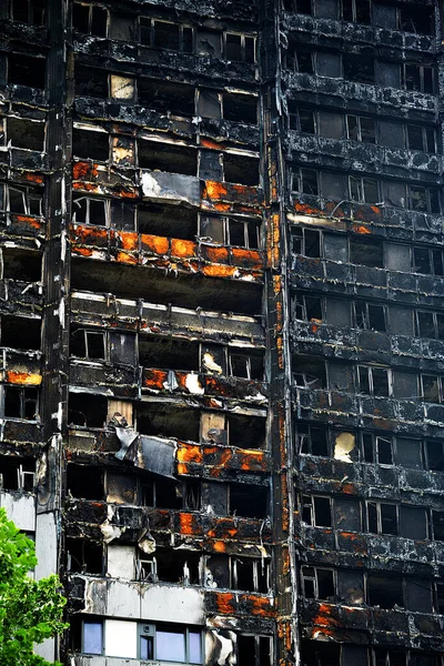 stock image London, UK. 28th June 2017. EDITORIAL - The Grenfell Tower Fire - The burnt remains and devastation of the fierce fire, which ripped through the tower block leaving hundreds homeless and many dead.