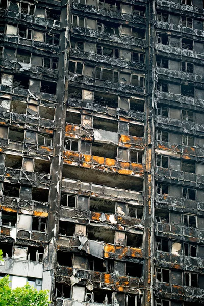 stock image London, UK. 28th June 2017. EDITORIAL - The Grenfell Tower Fire - The burnt remains and devastation of the fierce fire, which ripped through the tower block leaving hundreds homeless and many dead.