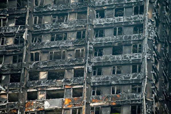 stock image London, UK. 28th June 2017. EDITORIAL - The Grenfell Tower Fire - The burnt remains and devastation of the fierce fire, which ripped through the tower block leaving hundreds homeless and many dead.