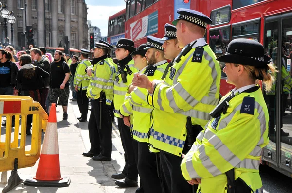 Лондон Велика Британія Травня 2012 Року Метрополітен Поліцейські Утворюють Кордон — стокове фото